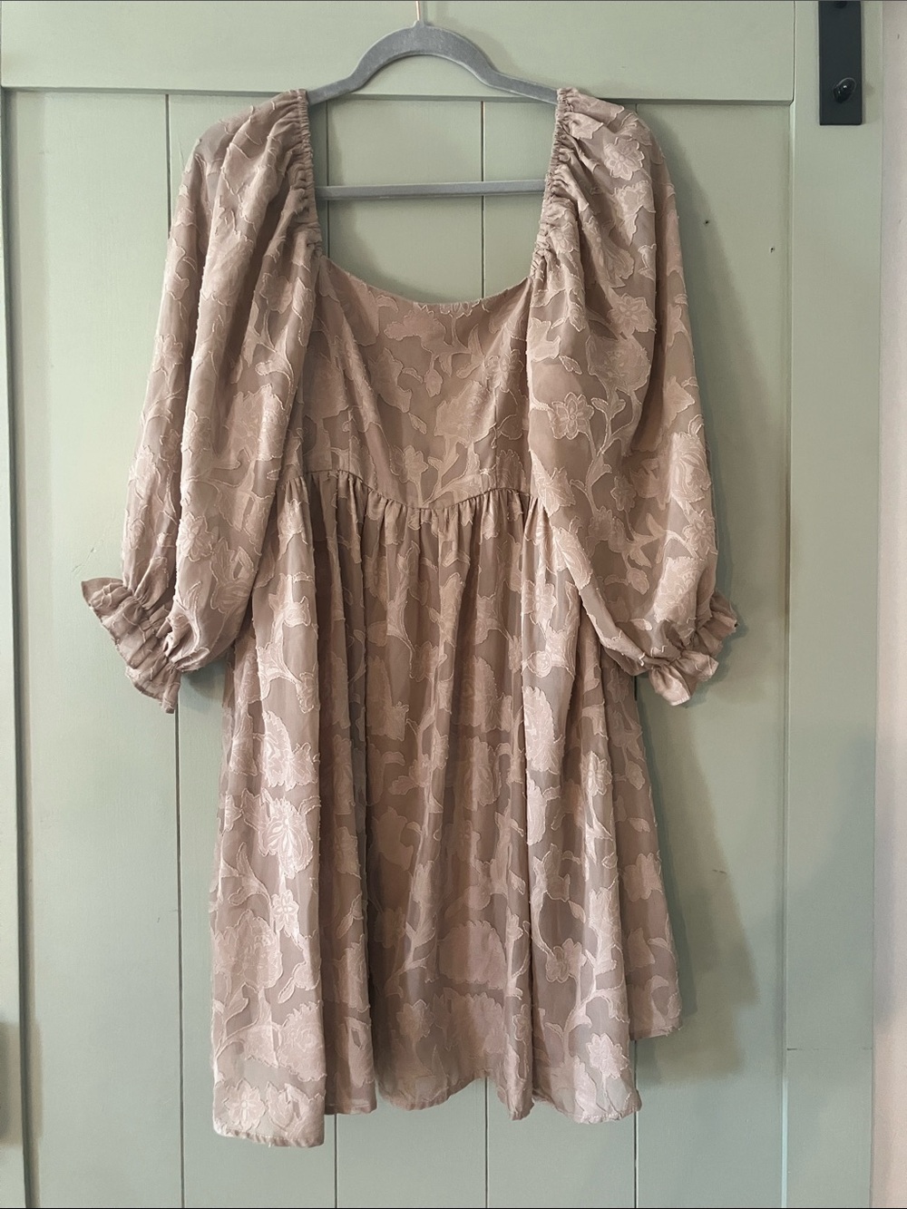 Neutral Floral Puff-Sleeve Midi Dress